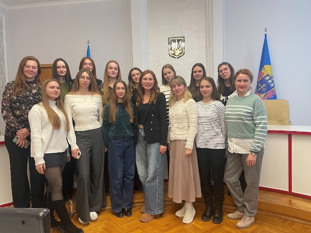 Доценти Л.БабіДоценти Л.Бабій та І.Шуляк на зустрічі в Тернопільській ОВАй та І.Шуляк на зустрічі в Тернопільській ОВА